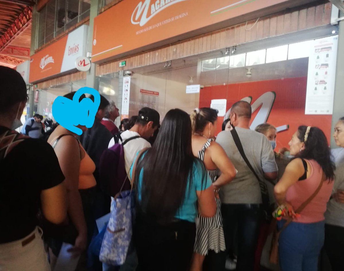 Jullietadc2's tweet photo. @PeriodicodMeta Falta mayor regulación a @FlotaLaMacarena porque es la segunda vez que venden pasajes, sabiendo de esta situación y deja a los pasajeros sin soluciones, quedándose con el dinero de nosotros. Hoy por la mañana en la terminal de Villavicencio. https://t.co/QwiZQVm8y5