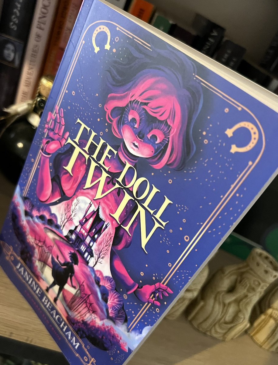 THE perfect read for this weekends stormy weather! Eerie Twisty & GORGEOUSLY imagined. MC Una has my heart! 🖤 5⭐️ darkly atmospheric tale #TheDollTwin out April 4th (you might want to keep the light on 😬) @BeachamJanine @FireflyPress with fabulous artwork by @NathanlCollins