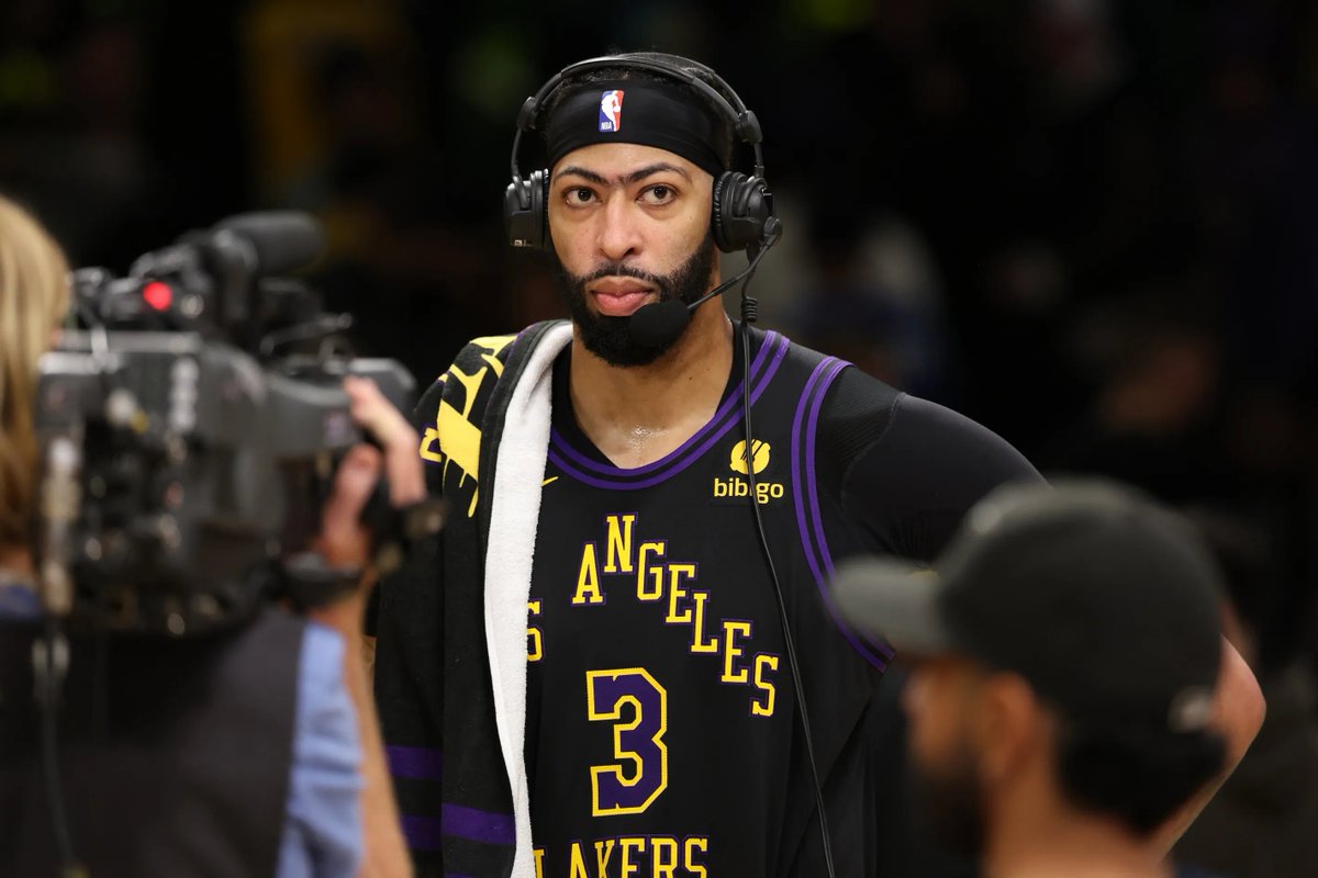 hoopshype's tweet photo. No star has played more games in the last 365 days than (wait for it) Anthony Davis.

He's at 91 contests in the last year.

Mr. Reliable. https://t.co/kGXUTBHbsY