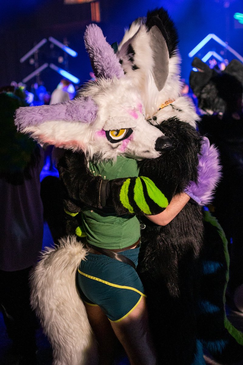 thejokerfox1's tweet photo. Here are some more photos I took when at Anw.
@dogbutwithfire #furry #fursuit #furris https://t.co/cFE5IXbOhX