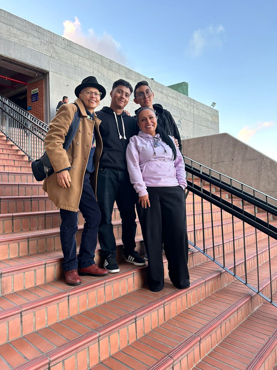 Deidamiapiensa's tweet image. #DeRegresoAlCole 
Alegría,motivación y compromiso de nuestros maestros y maestras en el  inicio del año escolar 2024. 
Escuelas Como Territorio de Paz #RedEsPaz @Educacionbogota