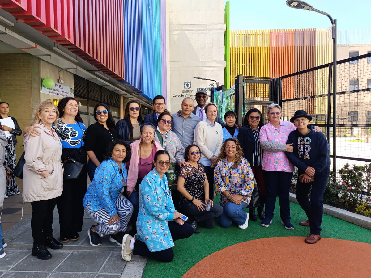 Deidamiapiensa's tweet image. #DeRegresoAlCole 
Alegría,motivación y compromiso de nuestros maestros y maestras en el  inicio del año escolar 2024. 
Escuelas Como Territorio de Paz #RedEsPaz @Educacionbogota