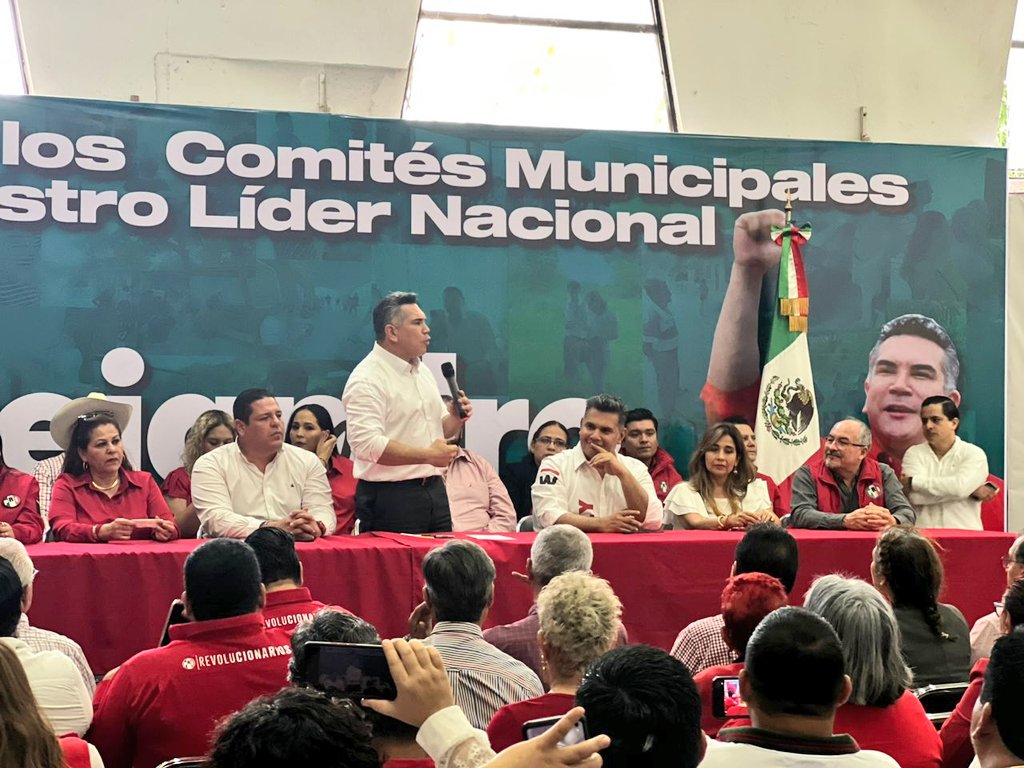 Gracias a todos liderazgos que se dieron cita esta tarde en la casa del priismo de Chiapas junto a nuestro Presidente <a href="/alitomorenoc/">Alejandro Moreno</a>.
De la mano de hombres y mujeres valientes vamos a regresarle a Chiapas el rumbo. #Revolucionarios