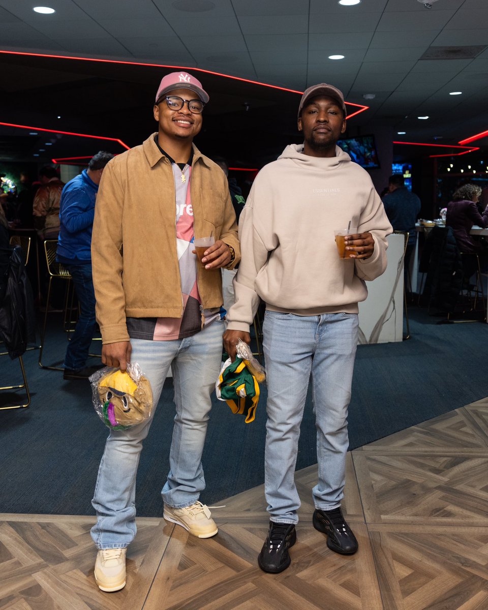 PelicansNBA's tweet photo. Pels fans comin’ through with their best 💧

#SpiritOfTheNBA | @Hennessy https://t.co/Ca7lgFvOfV