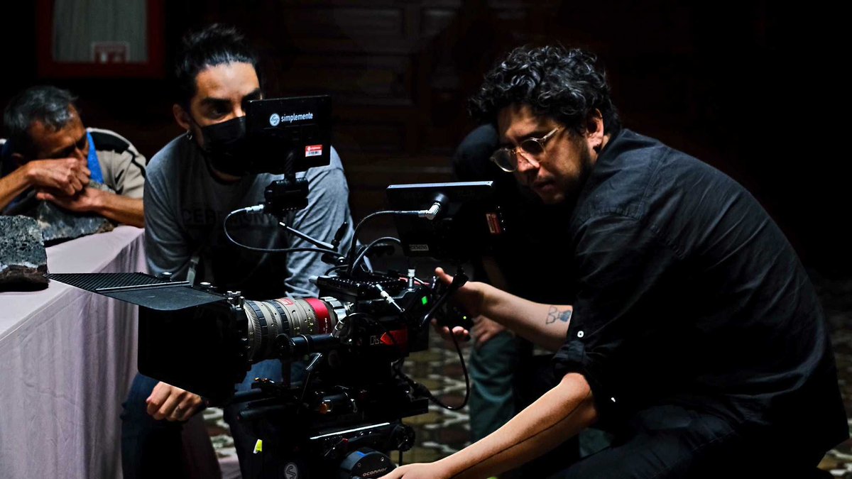 simplementeMX's tweet photo. Proyecto con nuestra cámara @RED_Cinema Gemini 5K S35, óptica @AngenieuxLenses EZ1 y @cookeoptics S4/i Primes Super35. Equipos disponibles para rentar
#RentasSimplemente #RedDigitalCamera #RedGemini #Angenieuxlenses #Cookeoptics #produccion #postproduccion #Cameraman https://t.co/3Lww4jFTZ1