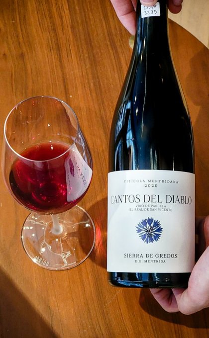It’s a serious, intense syrah that's firm, tight and compact, with a full body, beautiful freshness and structure. Read the full list here: jamessuckling.com/wine-tasting-r…