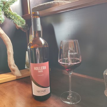 Our Top 100 Wines of Austria 2023 spotlights the diverse terroirs, indigenous varieties &amp; winemaking styles that make Austria excel in wine. Dry whites &amp; reds dominate along with top Austrian chardonnays. Discover the #1 wine &amp; the full list here: jamessuckling.com/wine-tasting-r…