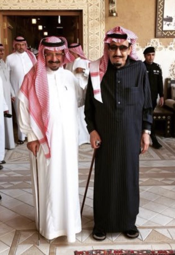 1pooet's tweet photo. #عبدالله_بن_عون 
في حب الوطن وحكّامه

قال في #الملك_عبدالعزيز

علقتها في رأس دواس الاخطار
عبدالعزيز اللي فعوله شهيره

يوم إن بركان الفتن بالوطن ثار
مافيه شبرٍ ما اشتعلبه سعيره

ولا للجنايز بين الاشرار قبار
ولا به عشيره تتفق مع عشيره

حناشلٍ تاقف على كل معبار
وتحول الطرقي وتأخذ بعيره

من شرق فاجاها على هجن ومهار
هجنٍ هجاهيجٍ وخيلٍ مغيره

فوق الجياد وفوق نساع الازوار
داس الخطر واطلق حصار الاسيره

قال وهو في المغرب 

غريب الدار ما ينسى دياره
ليا منّه تباطاها فقدها

ذكرت فجوج نجد وحن قلبي 
حنين اللي مضيعةٍ ولدها

قال وهو في كان 

واليوم غاية رغبتي لو تمنيت
فرقاك و أنته ما تبى إلا فراقي

واللي على بعده من البعد حنيت
وينتابني عقب الحنين اشتياقي

نجد وهواه و شوف هاك السباريت
اللي لها في وسط قلبي رواقي

قال في حضرة #الملك_عبدالله
 رحمه الله

ذخيرته روس الميامين الاخيار
على مساره يكملون المسيره

وكل حكم له دور من خمسة ادوار
وكلٍ عدل في دوره اللي يديره

واليوم واحاتٍ مظاليل وأنهار
بفضل الولي ثم بالجهود المنيره

الدوله اللي تحترم جيرة الجار
يوم بعض الجيران يأكل قصيره

ما ساد الاستعمار فيها ولا جار
ولا عاش فيها من بذوره بذيره

حره واهلها من على اولهم احرار
في ظل شذرات السيوف الشطيره

وقال في #الملك_سلمان 
إبان توليه إمارة الرياض 

الحكم مبنيٍ على خمس الأركان
وسلمان منهن منتهى الأمر كلّه

منسف وسيف وهيبةٍ شانها شان
ودين وكرم ومواجهٍ ماتملّه

سامي مقام وللمواجيب عنوان
ومعزبٍ كل الجميع أخوياً له

وقال في حضرة #الملك_سلمان
بعد عاصفة الحزم

يامداوي قلوب أهل القلوب الوجاع
ياكبير المكانه يازعيم العرب 

قومتك وأتخاذك للقرار الشجاع
ردّت الروح فينا والحماس التهب

وقال بعد عودته للرياض 
من موسم الحج 
وإشرافه على راحة الحجاج 

مرحبا يا خادم أشرف بقاعٍ بالبلاد
قبلةٍ من حج والا أعتمر يرتادها

مع قدومه صارت أيامنا أفراح وعياد
والرياض أستبشرت به جميع أفرادها

وفّر الراحه لحجاج بيت الله وعاد
للرياض اللي تحييه نفح أنوادها

وقال بعد عودته من زيارته التاريخيه لروسيا

يوم سلمان الحزم عاد من بعد الغياب
للديار اللي تعزّه وهو فخرٍ لها

الديار اللي لحكّامها يَحسب حساب
شجرةٍ كل العرب تستظل بظلّها

أحمد اللي دل حكّامها درب الصواب
وأحمد اللي حط سلمان زيزومٍ لها

كما قال 

العادل اللي سيرته مالها أمثال 
لرضاه كل نفوسنا مشرهبّه

عز القصير اليا حصل زجر وجدال
ليثٍ عرين حماه ماأحدٍ يطبّه

ليثٍ عرين حماه يامن به الذال
لولاه يمدي الذيب أكل عبدربّه

وقال في ولي العهد
الأمير #محمد_بن_سلمان 

الله وهب لولاية العهد رجّال 
صاحب مقام وسيرةٍ مستحبّه

شيخٍ طموحاته لتعمير الأجيال
ماهوب همه منصبٍ ينتصبّه

ماجابن الخفرات لو جنّ بعيال
مثله عساها تحرسه عين ربه

كما قال في #ولي_العهد 

شيخٍ يشد ابه الظهر في حر والا في براد
مثل العقيد اللي مراكيضه تبّشر بالسعد

نعم الامير اللي بعد لوّح على وسق الشداد
في رؤيته سوى سواةٍ مابعد سوّاها أحد

وخلّا جميع الشعب يصخر له بصعبات المقاد
ويرتاح له مثل أرتياح الروح في وسط الجسد

كما قال في الامير #محمد_بن_سلمان 

ما أنتهى دور التلاعب ولا جف الفساد
لين دار محمد الورك فوق شدادها

وأحتضنها من تلاعب قصيرين الأياد
عقب كادٍ ياكلن السباع فؤادها

أصبحت مستأمنه لاصباح ولا هجاد
وكل من حوسب على غلطةٍ ما أعتادها