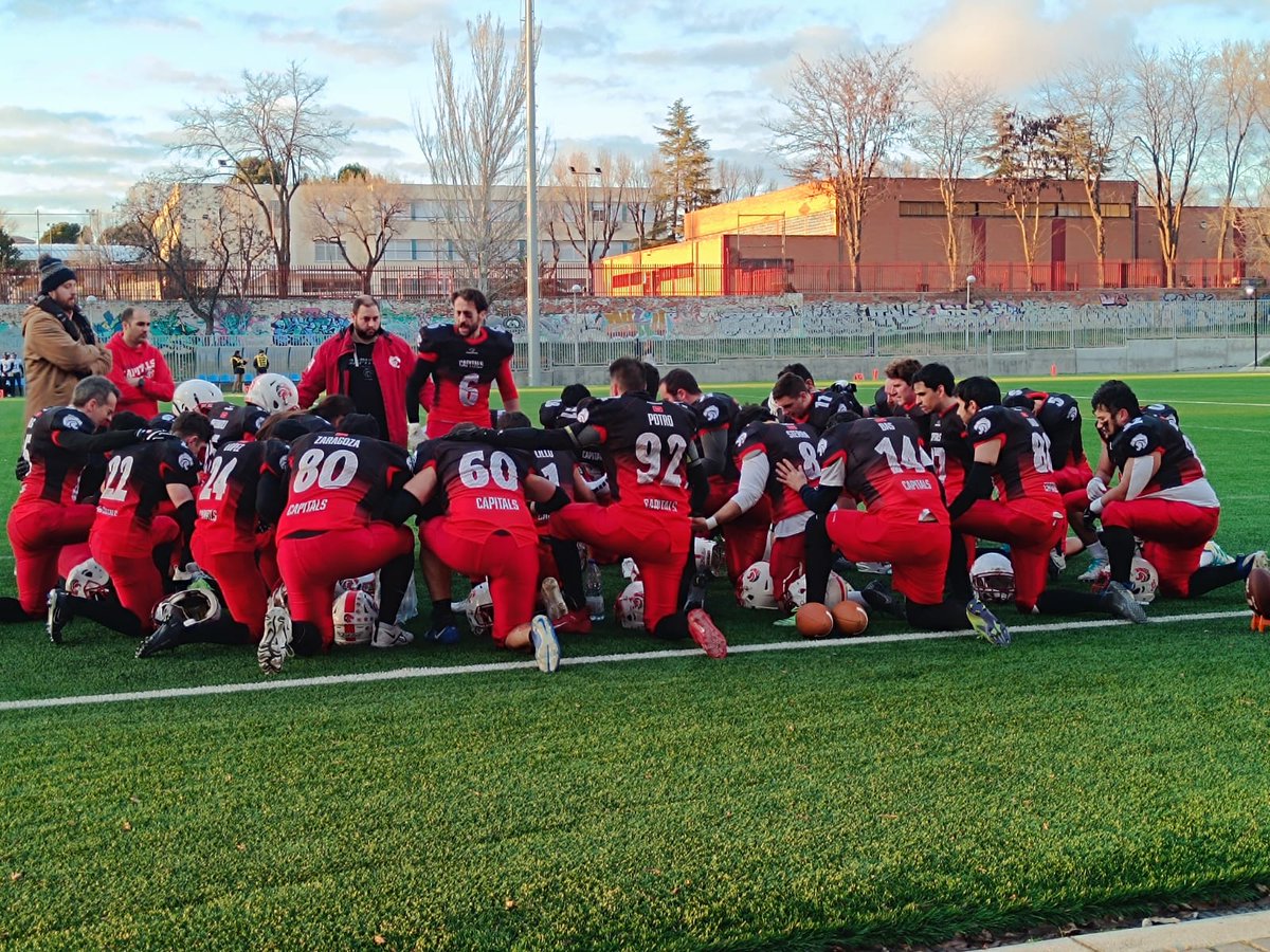 MadridCapitals's tweet photo. Este Sábado tuvimos nuestro debut en Serie B. Fue una jornada llena de emociones pero con la mala noticia de la lesión de nuestro compañero Felipe. Debido a la ausencia de ambulancia durante 40 minutos, los referees suspendieron el partido a falta de 1:16 con 0-0 en el marcador. https://t.co/i7r5VAbUkD