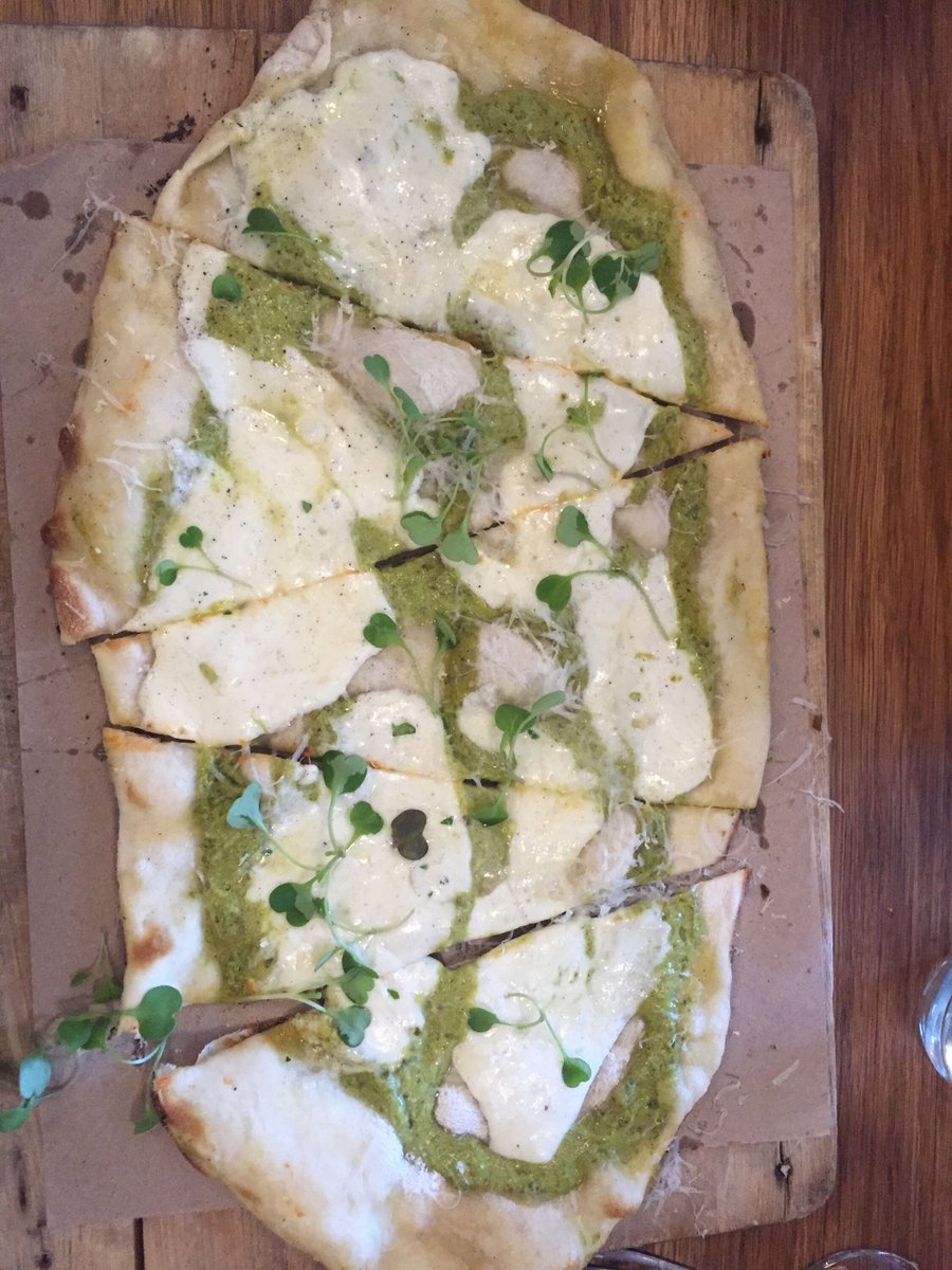 GrazieFarms's tweet image. Everyone is out here selling pics of their feet; I&apos;m gonna start selling pizza pics 🦶 🍕  Scroll all the way to the end for an special  photo!🩵🩵🩵 #PizzaPics #pizzalover #FeetPics