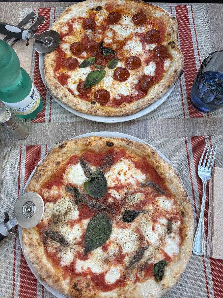 GrazieFarms's tweet image. Everyone is out here selling pics of their feet; I&apos;m gonna start selling pizza pics 🦶 🍕  Scroll all the way to the end for an special  photo!🩵🩵🩵 #PizzaPics #pizzalover #FeetPics