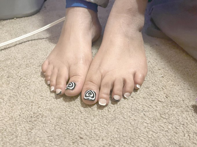 Would you stick on my toes 👅😜 #feet https://t.co/xycTSFBOuj<a href="/tag/feet"class="tags">#feet</a>