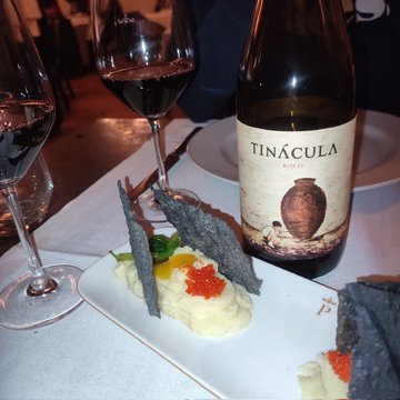 Our Top 100 Wines of Austria 2023 spotlights the diverse terroirs, indigenous varieties &amp; winemaking styles that make Austria excel in wine. Dry whites &amp; reds dominate along with top Austrian chardonnays. Discover the #1 wine &amp; the full list here: jamessuckling.com/wine-tasting-r…