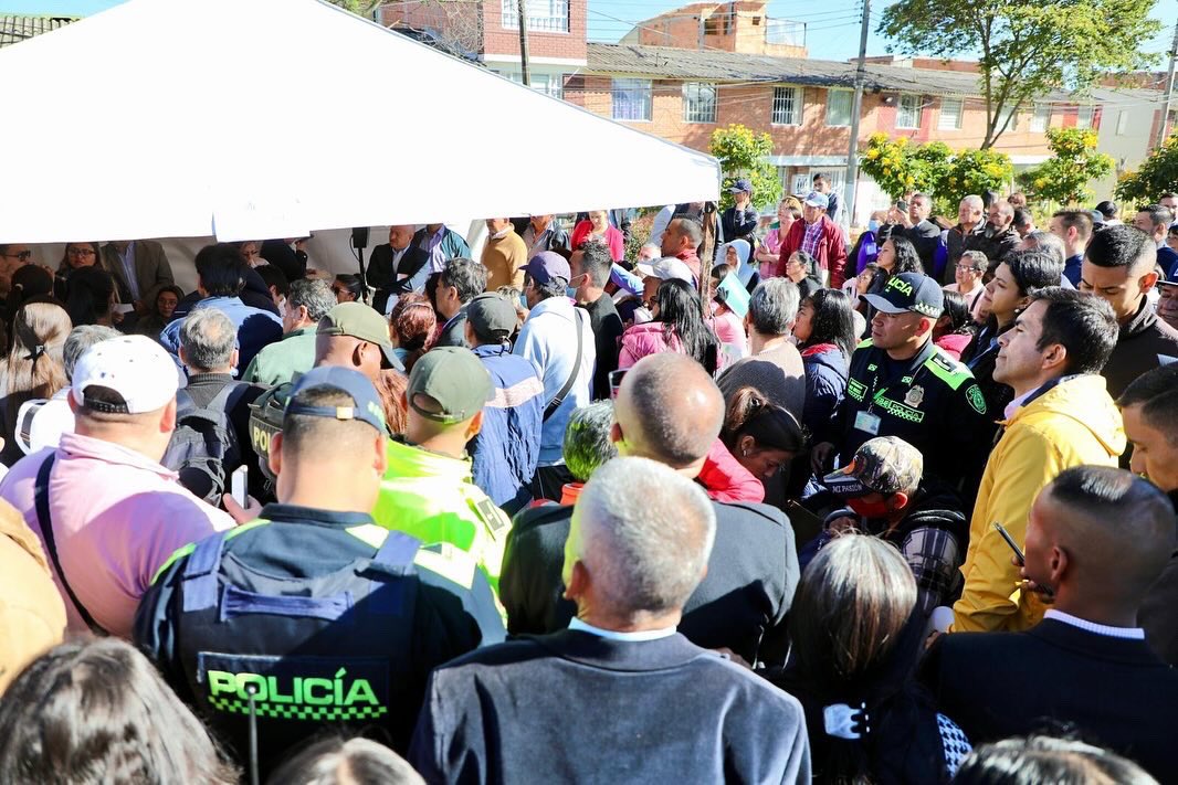 CundinamarcaGob's tweet photo. #PDDConLaGente 👥

La movilidad fue el principal componente de la #Mesa22 para la formulación del Plan de Desarrollo Departamental, que reunió a los habitantes de los territorios de #Soacha y #Sibaté. 

🧵👇🏻 https://t.co/AGMmOrzqmT