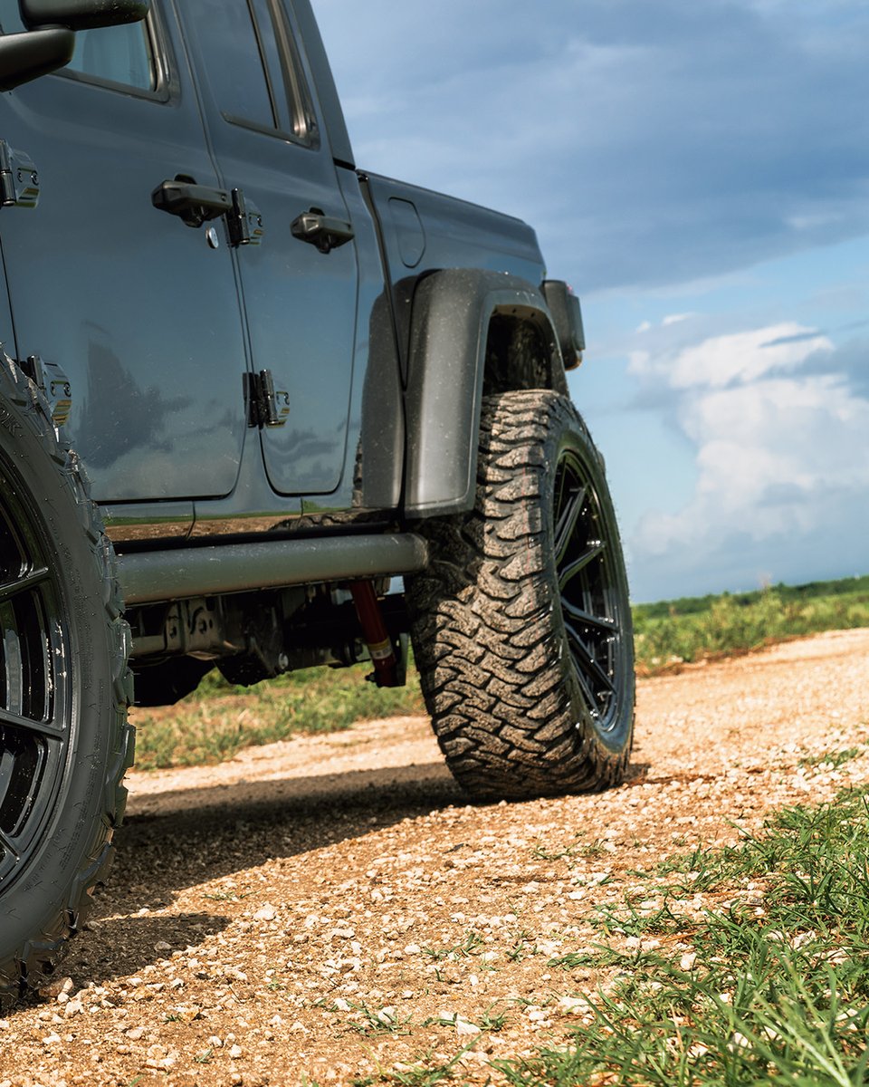 HankookTireUSA's tweet photo. When your #ModMonday doubles as a #MudMonday 😎#Dynapro #HankookTire https://t.co/KNBeGLb9no