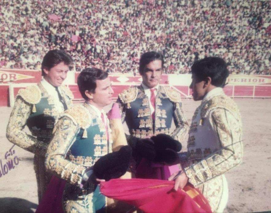 vmpenilla's tweet photo. #Undíacomohoy
22 de enero de 1983, en la plaza "La Luz", de León Guanajuato, recibie la alternativa a sus 17 años #ManoloMejía
Padrinado: Eloy #Cavazos. testigos: Antonio #Lomelín y Miguel Espinosa "#Armillita".
Toro: "Pobretón", ganadería de San Martín.
#Enhorabuena. https://t.co/EYEWhMsjHT