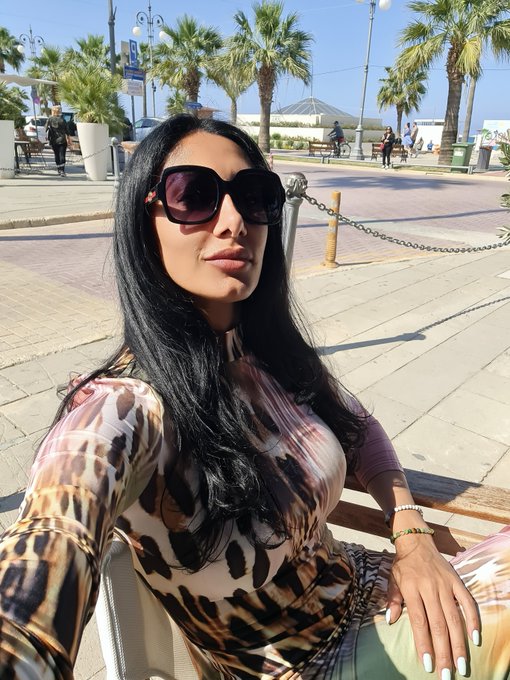 Live right now at https://t.co/F4znJXUq2j Joi me, submit to me, get trained, punished ! https://t.co<a href="/tag/footfetish"class="tags"><span>#footfetish</span></a><a href="/tag/femdom"class="tags"><span>#femdom</span></a><a href="/tag/findom"class="tags"><span>#findom</span></a><a href="/tag/nylons"class="tags"><span>#nylons</span></a><a href="/tag/walletdrain"class="tags"><span>#walletdrain</span></a>