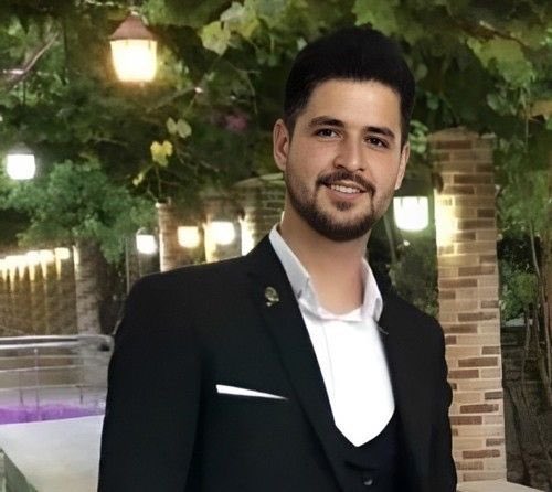 max_lucks's tweet photo. Morgen früh will das Iranische Regime den 24 Jährigen #MohammadGhobadlou hinrichten. Sein Verbrechen? Er will die gleiche Freiheit, die junge Menschen in Europa haben. Mit feigen Morden isoliert sich das Regime selbst vom Rest der Welt. Free Mohammad NOW! https://t.co/qPPlfbBdp9