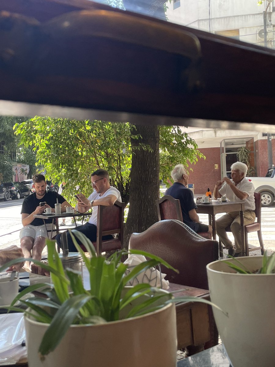 Dos generaciones un mismo bar
