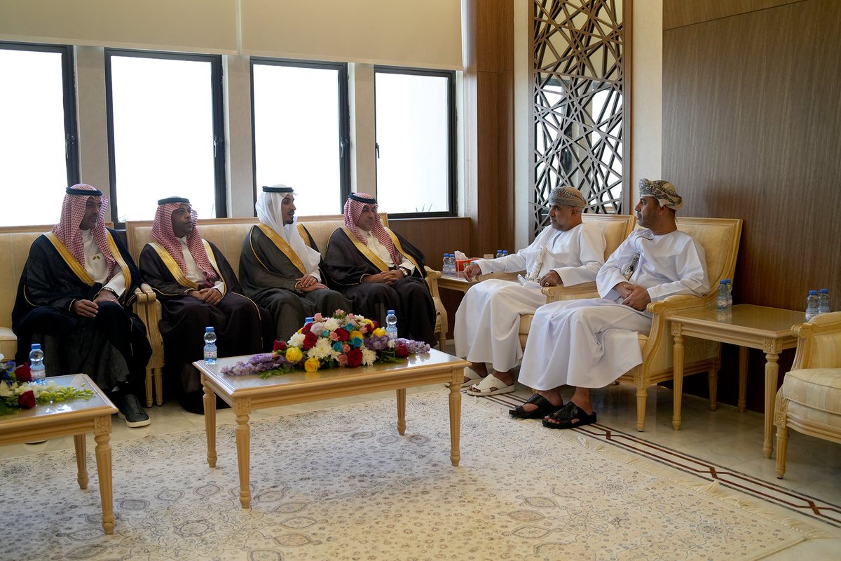 MhAlmarshad's tweet photo. سعدنا هذا اليوم في لقاء معالي د. خلفان بن سعيد الشعيلي، وزير الإسكان والتخطيط العمراني وزملائه وشاهدنا عرض لمشروع مدينة السلطان هيثم الرائعة ومشروع الجبل الاخضر المميز   والتوجه العام للوزارة في سلطنة #عمان  ومدى التعاون وطرح الفرص أمام  المستثمرين العقاريين السعوديين لاسيما مع التجربة في المشاريع المختلفة والمتنوعة في ظل  #رؤية_السعودية_2030 حيث تم التوجيه الدعوة للزملاء في السلطنة من منسوبي الوزارة بلقاء مع المستثمرين في الرياض بالفترة القريبة القادمة للوقوف على الاعمال لموائمة تلك الاعمال عن ما تتطلبه طبيعة الاعمال في #عُمان  ، أشكر معاليه وفريقه المميز على حفاوة الاستقبال مع خالص الاماني لهم مزيد من التقدم والنجاح.
#وفد_غرفة_الرياض_لسلطنة_عمان