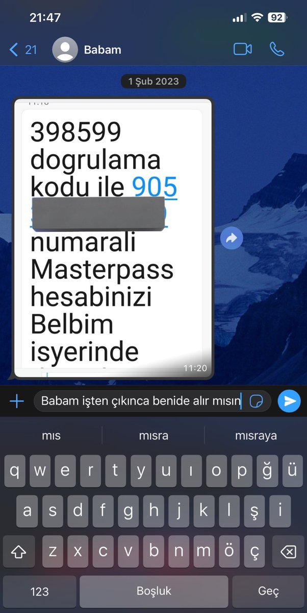 Sık sık babamla konuşmalarımıza giriyorum, bir şeyler yazmak istiyorum ama o son atamadığım mesaj her konuşmaya girdiğimde insanın bir anda hayatı nasıl değişir diye tokat atıyor. Babam hayattayken yazmak istediğim son cümlem bu yüzden silemiyorum da, mesajı da atamıyorum