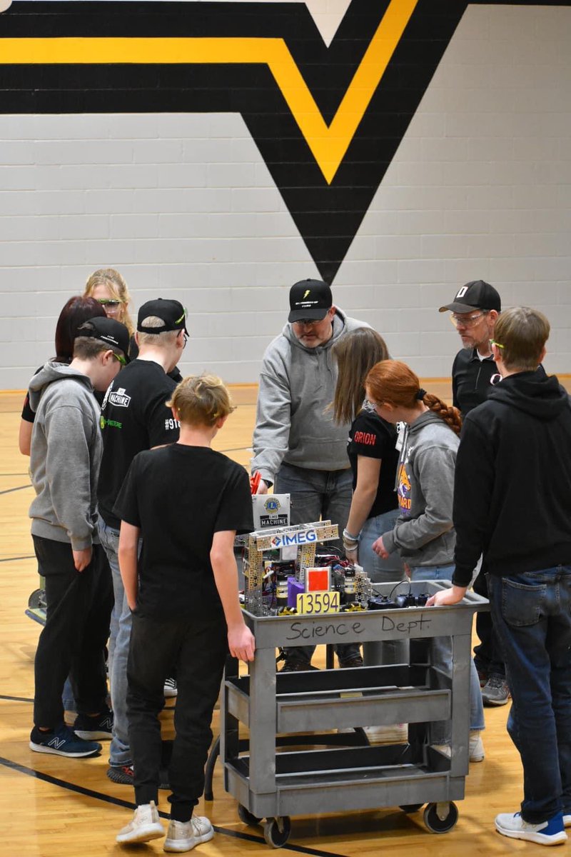 ohsrobots's tweet photo. What a great meet this weekend! So proud of our team for pushing through. So many lessons and laughs with friends. Can’t wait to see what’s next 🤖

#team9189 #allchargedup #ohsrobots https://t.co/ZRKnFcaY1e