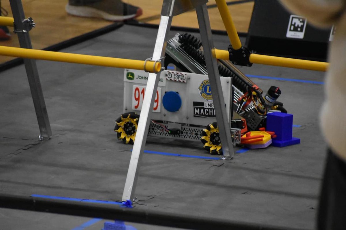 ohsrobots's tweet photo. What a great meet this weekend! So proud of our team for pushing through. So many lessons and laughs with friends. Can’t wait to see what’s next 🤖

#team9189 #allchargedup #ohsrobots https://t.co/ZRKnFcaY1e