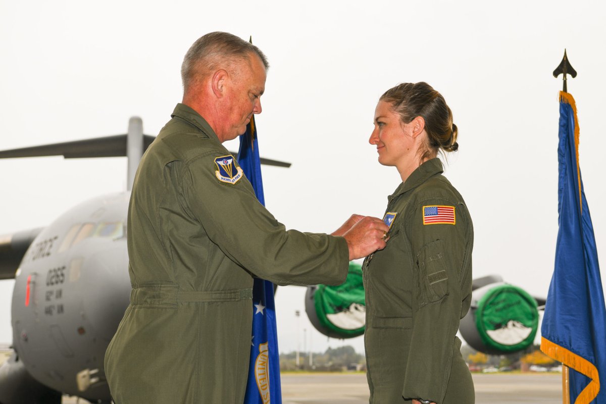 Jodi Signer, a student in the EWU Regional Initiatives in Dental Education Program (RIDE), received one of our nation’s highest military honors last fall! 🏅🇺🇸 <a href="/EWUArmyROTC/">EWU Army ROTC</a> #goeags #Eagle4Life

Read more: go.ewu.edu/flyingcross