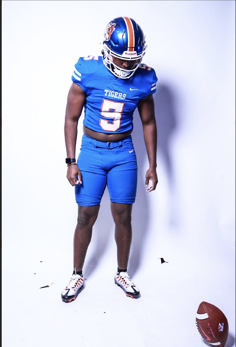 Had a great time @SavannahStateFB on my Official Visit!! I want to thank @CoachTrist @Coach_Cezar97 For the amazing hospitality and opportunity to come check the program out in person and meet some of the guys!! @BigBlueRecruits @RecruitGeorgia @BALLERSCHOICE1 @Godsgift_Nate