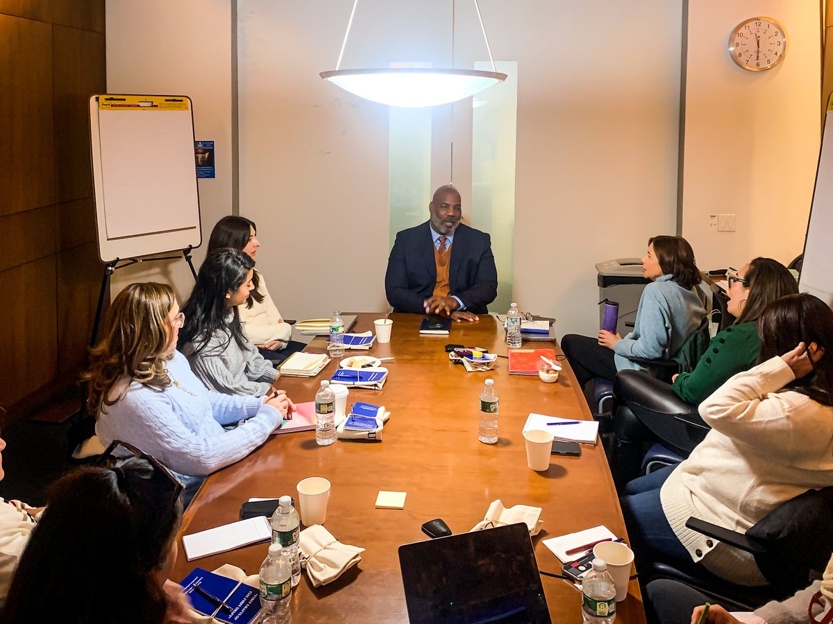 <a href="/columbiajourn/">Columbia Journalism School</a> <a href="/Columbia/">Columbia University</a> <a href="/YCabreraOC/">Yvette Cabrera</a> <a href="/Paojaramillosal/">Paola Jaramillo</a> Thank you Dean Jelani Cobb, <a href="/columbiajourn/">Columbia Journalism School</a> for taking the time to speak to our talented group of Latina Leaders this morning! #Journalism

Things only getting started! Make sure to follow this thread for more updates all week!
#LatinaLeadership