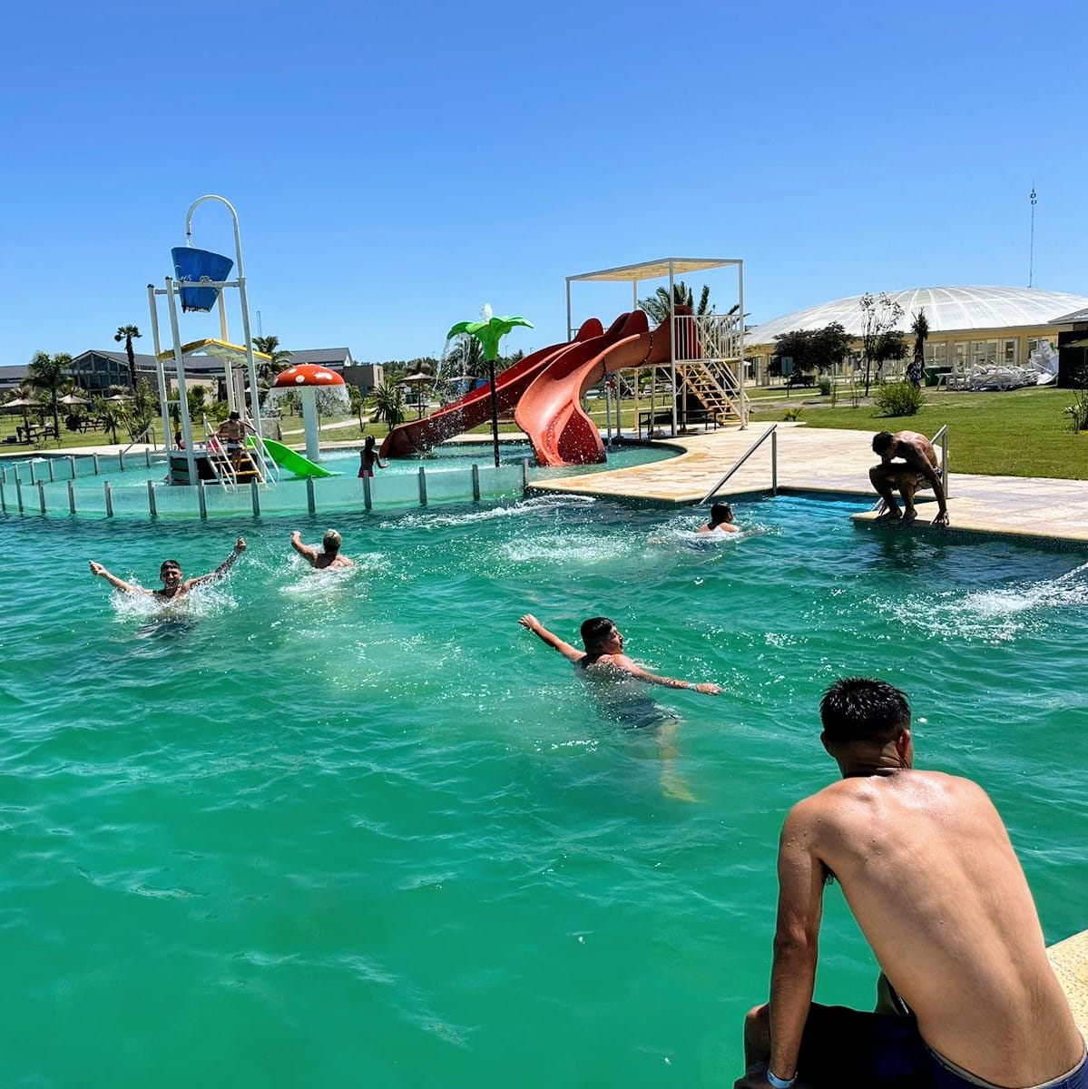 OrgNinezBA's tweet photo. 📌 Siguen las actividades de verano en el #OPNyA 🏝🌞

🌈Los chicos de los Centros de Contención Tandil y Dolores disfrutaron de una jornada  recreativa y cultural en el parque Termal de Dolores 🏖 

#PactoSocialXLasNiñeces

@MinDesarrolloBA  
@UrmanGerman https://t.co/DGnPDkulm7