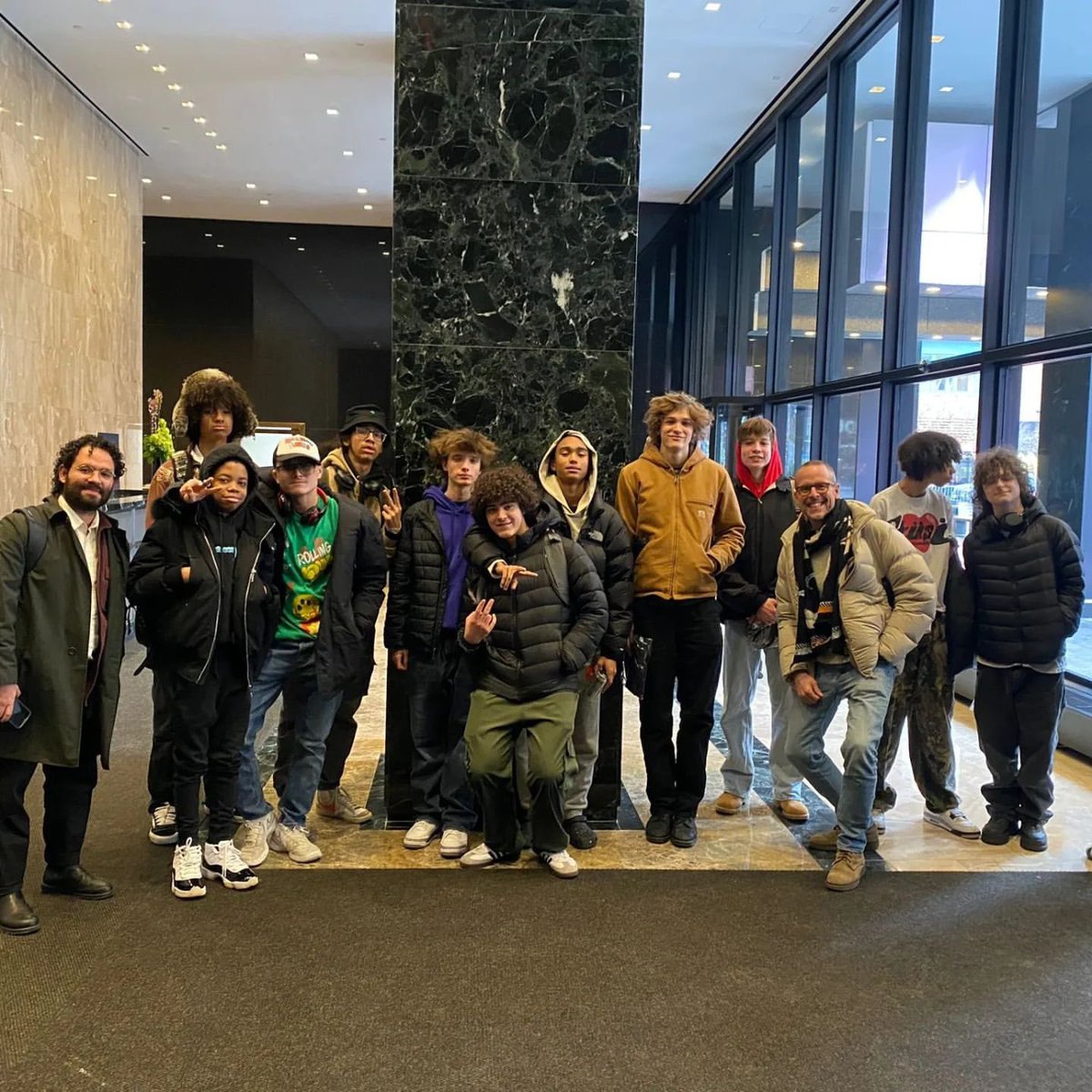 CIOBCitywide's tweet photo. What an exciting opportunity for students at #EssexStreetAcademy to explore the world of technology and computer science at @MongoDB! 🌟🖥️ #TechnologyExploration #CareerOpportunities #InspiringFutures @CSforAllNYC @DOEChancellor @NYCSchools https://t.co/r1Lq9yqdZX
