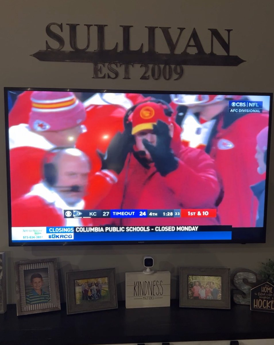 When the MO weather cooperates for hockey lovers and the Chiefs win, it makes for a pretty epic weekend! Thankful for an ice day to catch up on school and EMS homework! #CoMOneedsarink <a href="/CoMoParksandRec/">ColumbiaMoParksRec</a>