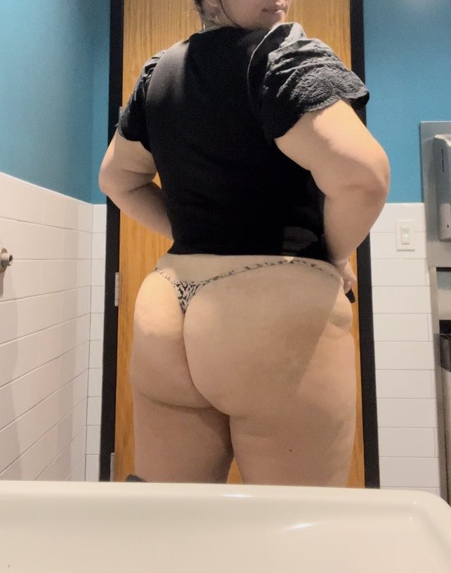 hotmomAZ's tweet photo. I’m ready to go home. I want all the booty rubs and I’m ready to ride daddy’s dick 😈 #phx #AZ #hotmom #bootyrubs #milf https://t.co/1ahCKjdj8J