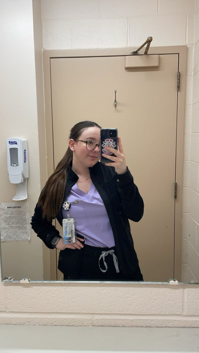 BrookeChillman's tweet photo. My only looks as of lately: nurse extern, nursing student and gym girly https://t.co/fAip3a3lLd