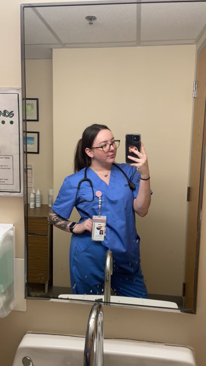 BrookeChillman's tweet photo. My only looks as of lately: nurse extern, nursing student and gym girly https://t.co/fAip3a3lLd
