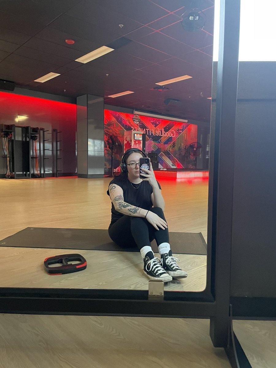 BrookeChillman's tweet photo. My only looks as of lately: nurse extern, nursing student and gym girly https://t.co/fAip3a3lLd
