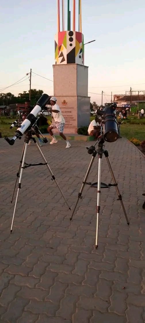 AMAStronomia's tweet photo. Ontem dia 21 de Janeiro de 2024, a  AMAS realizou seu primeiro evento de outreach que contou com um pouco mais de 50 participantes curiosos.
Vimos por meio desta agradecer a todos que se fizeram la presentes, esperamos por vós numa próxima actividade! 
Saudações astronômicas! https://t.co/XNh95cnUie
