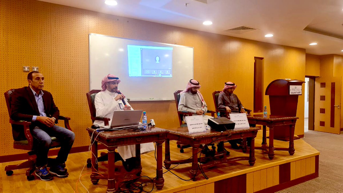 AppCollegeQU's tweet photo. ٢-٣
افتُتِح اللقاء بآيات من الذكر الحكيم بعد ذلك ألقى سعادة د. بدر الواصل وكيل الكلية للبرامج التطبيقية كلمة بهذه المناسبة، تلى ذلك عدة توجيهات من منسوبي الكلية لأبنائهم الطلبة. https://t.co/Cjvv56p4WX