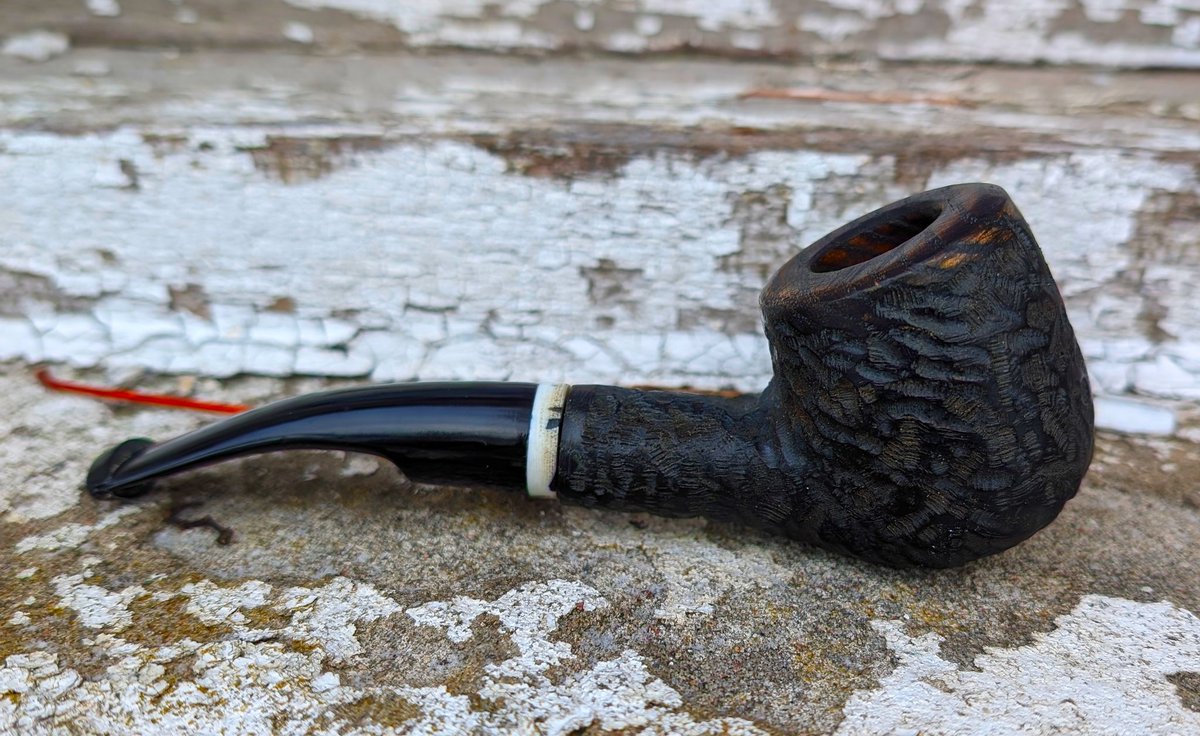 JDSilverPipes's tweet photo. A new rusticated pipe has been added to my store, https://t.co/2irlsIognv
There are lots available at great prices, go look!
#pipes #tobaccopipe #artisanpipes #pipecollector #pipemaking #smoking #handmadepipes #pipelover #instapipe #artpipes #pfeife #fumo #pipemaker https://t.co/yJMgVkzpqL