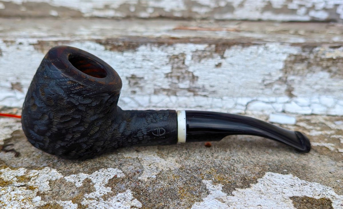 JDSilverPipes's tweet photo. A new rusticated pipe has been added to my store, https://t.co/2irlsIognv
There are lots available at great prices, go look!
#pipes #tobaccopipe #artisanpipes #pipecollector #pipemaking #smoking #handmadepipes #pipelover #instapipe #artpipes #pfeife #fumo #pipemaker https://t.co/yJMgVkzpqL