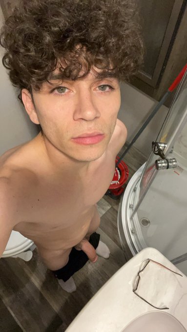 Anyone need a bottom https://t.co/Cw36YeaROA