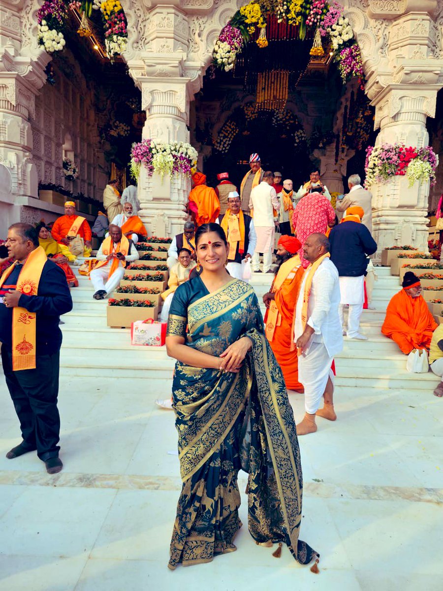 आज माँ को भी इस अद्वितीय मौक़े पर साथ ले गई थी। 😇

राम मंदिर- भारतीयों के सब्र का प्रतीक है, 22 जनवरी न्याय की प्रतीक्षा का प्रतीक है। जब आप भारत की ख़ुशी में शरीक होंगे… भारत की आस्था को सम्मान देंगे तो एक-एक भारतीय आपको सर-आँखों पर बैठा देगा.. राजनीति तो चाहेगी कि आप इस दिव्य