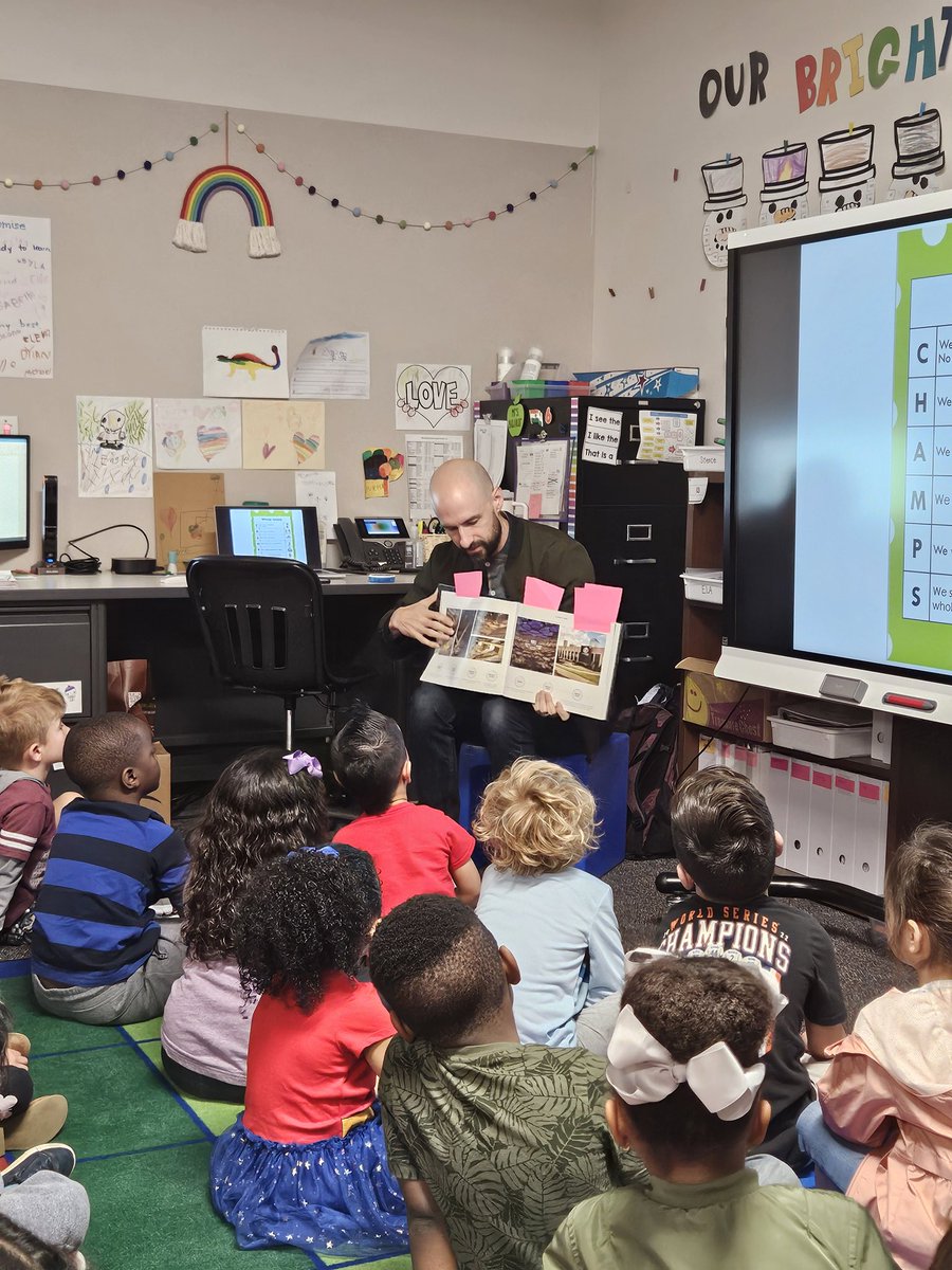 MaryBethBajikar's tweet image. What a great start to Career Week!! 
@DLE_Lions 
#justgoodteaching #livelaughloveleonetti #hearourroar