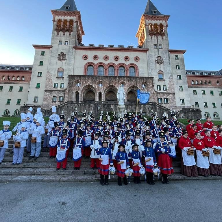 larramendibidea's tweet photo. Para acabar con la resaca emocional del día de San Sebastián, agradecer al AMPA. Haurrek egun honetaz ahalik eta gehien goza dezaten denbora eta ahalegina eskaini duzue. 2024ko urtarrilaren 20a oso berezia izan da, ESKERRIK ASKO. https://t.co/nFR2Xq5jK2