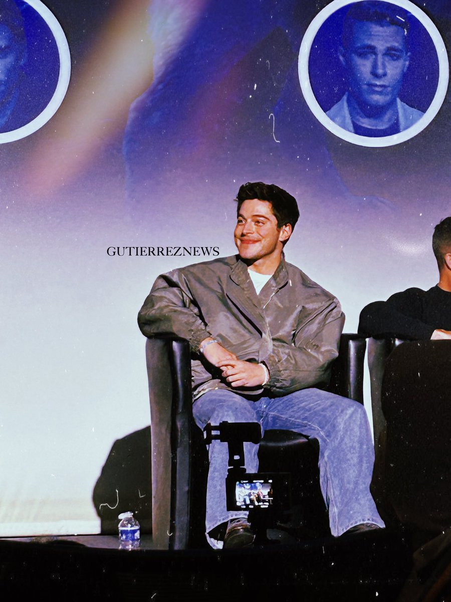 • NEW:

froy during his panel at the #BHF2 convention, organized by @dreamitcon. 

#froy #froygutierrez #dreamitcon