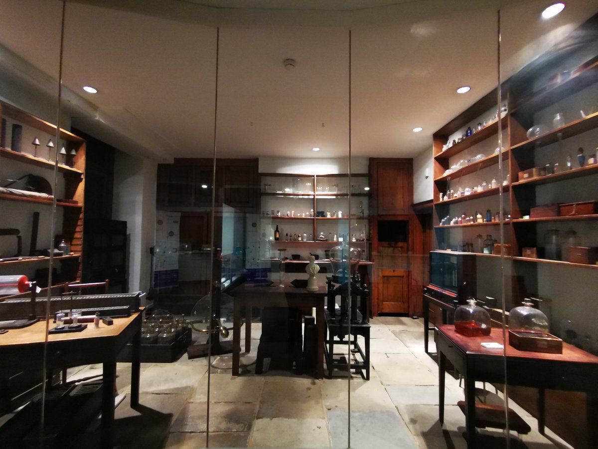 Cris🛰️ (@cavrinceanu) on Twitter photo Where light and magnetism met. Electromagnetic nerd on tour at the Faraday museum. Little London gem to visit at the <a href="/Ri_Science/">Royal Institution</a>. Cheers, Mr. Faraday & Co.
#scinerd #eonerd Where light and magnetism met. Electromagnetic nerd on tour at the Faraday museum. Little London gem to visit at the <a href="/Ri_Science/">Royal Institution</a>. Cheers, Mr. Faraday & Co.
#scinerd #eonerd