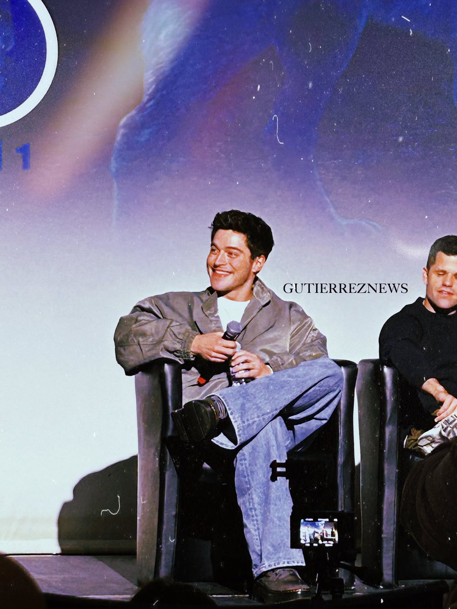 • NEW: 

froy during his panel at the #BHF2 convention, organized by @dreamitcon. 

#froy #froygutierrez #dreamitcon