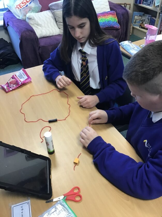 DeltaWorlaby's tweet photo. As Scientists, Dassu Class have been learning about Electricity and the components required to create a complete circuit. The children used sweets to demonstrate their prior learning whilst discussing their knowledge in pairs! #WorlabyScience #DeltaScience https://t.co/bAJMq3h76C