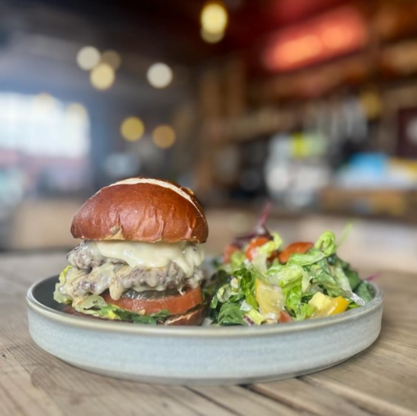 ThePantiles's tweet photo. Why not treat yourself this Tuesday to @Framptonstw's fantastic £12 burger deal?! 💫 Choose a delicious #burger, then pick between fries or a side salad &amp; a drink. Available every Tuesday, served between 12pm-3pm and80s  5pm-9pm.

#burger #mealdeal #framptons #tunbridgewells https://t.co/yhOC3bM5de